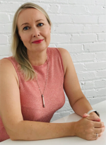 Karyn Malfara, a holistic health expert in Toronto, providing intuitive Reiki and Reflexology services.