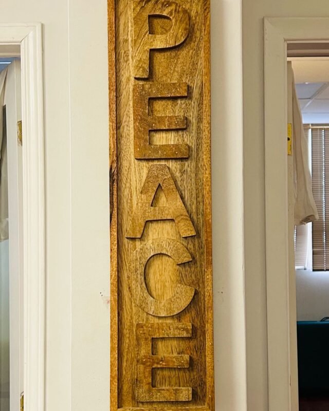 Today’s message from my practice and from @transensehealing …a beautiful day of healing energy with clients and with a friend 💜 So much gratitude 💜💜💜 Have a peaceful weekend #reiki#sekhemhealing #soundhealing #reflexology