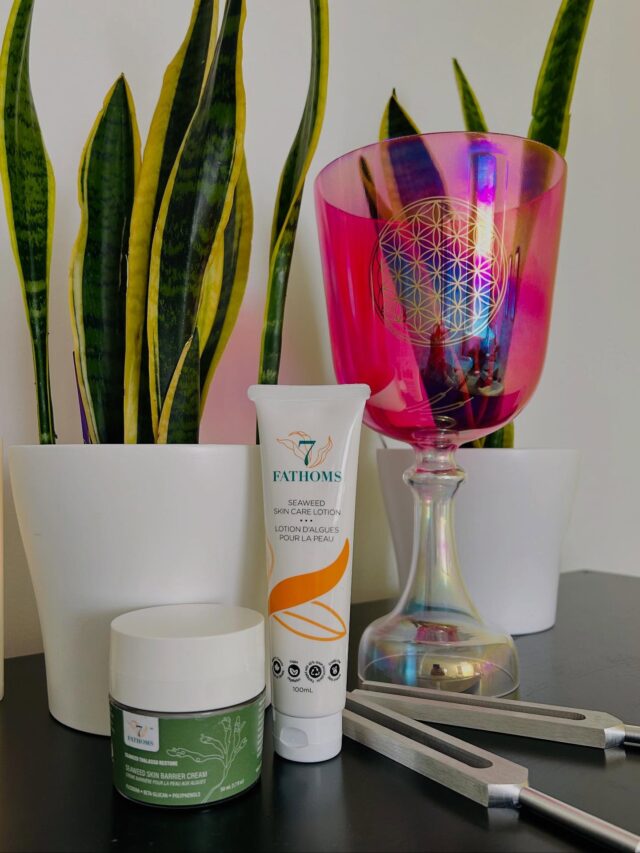 I had the honour and privilege of meeting with one of the co-founders of @7fathomsskincare this morning at the @cahealthfood exhibition Enercare Centre. Courtney and Terrence are the co-creators of this incredible seaweed powered skincare line from Grates Cove, Newfoundland. Multi-functional skincare powered by wild North Atlantic seaweed, rich in pure bioactives. I am so very proud to offer this line in my Online Shop and also experience these beauties in your Reflexology treatments at my practice! 💚🌊🌊💚 Connect with me anytime if you have any questions or are curious about the healing power of seaweed and bioactives.
.
.
.
.
#reflexology
#soundtherapy
#reflexologist
#soundhealing
#footreflexology
#karynmalfara
#biomat
#biomatbenefits
#biomatannex
#annex
#annexreflexology
#reflexologytoronto
#tuningforks
#humantuning
#acupressure
#sisteringtoronto
#7fathomsskincare
#transensehealingartscentre
#selfcare
#reiki
#reikinearme
#reikihealing
#holistichealth
#reflexologistnearme
#raviblanket
#weightedblanket
#biosonicstuningforks
#bloorandspadina
#sekhem
#reikimaster